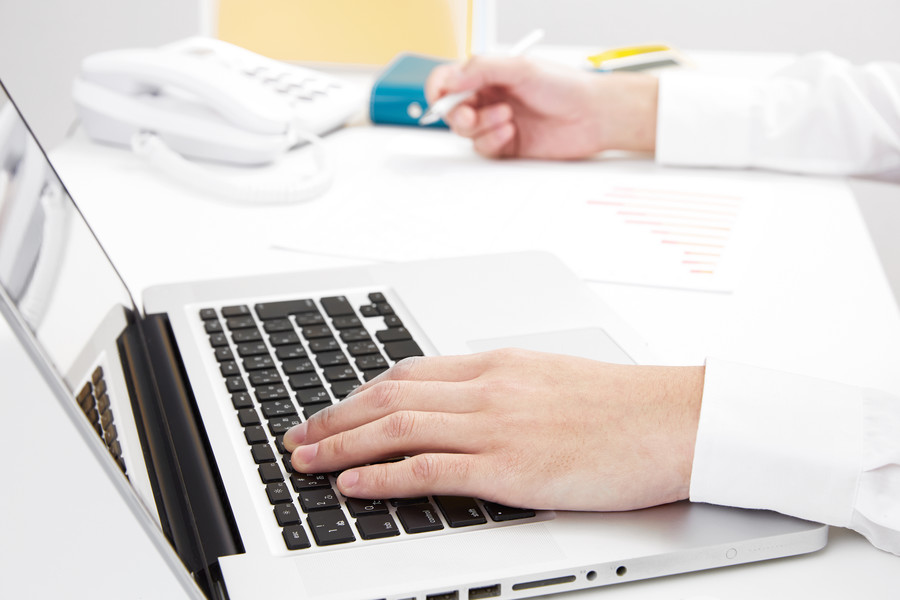 上海離婚律師視角：女方未離婚與他人生子的法律判決探究