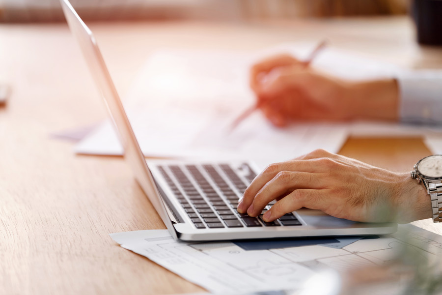 《上海離婚律師揭秘：當懷疑變成真相，如何優雅處理婚姻中的“第三者”？》