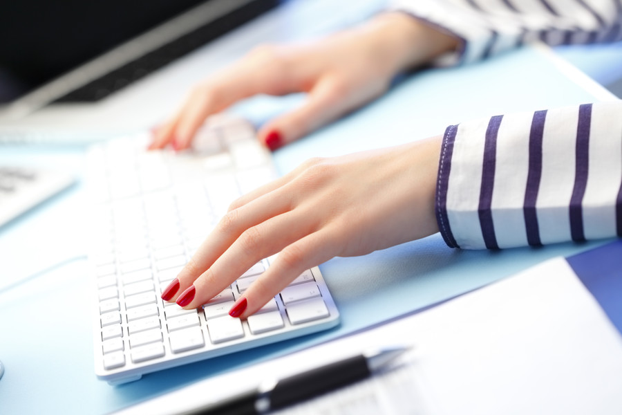 上海離婚律師視角下的師德與法律:浙江女教師出軌學生事件的法律與社會思考