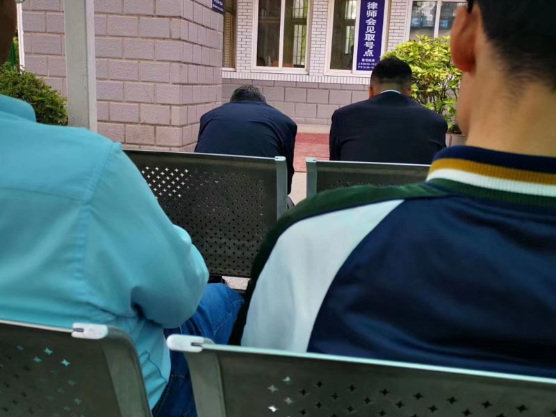 閔行婚姻律師來(lái)講講夫妻債務(wù)的舉證責(zé)任如何分配